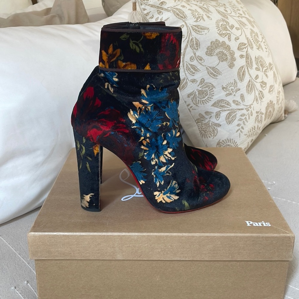 Christian Louboutin Moulamax velours bouquet booties 41 11